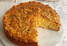 مواد لازم و آموزش کیک ملکه بادام خانگی (مرحله به مرحله)