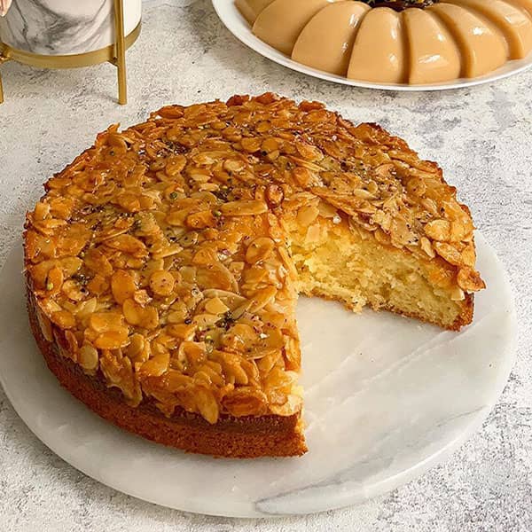 مواد لازم و آموزش کیک ملکه بادام خانگی (مرحله به مرحله)