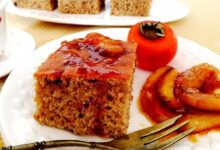 مواد لازم و آموزش کیک موز و خرمالو خانگی (مرحله به مرحله)