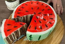 مواد لازم و آموزش کیک هندوانه یخچالی خانگی (مرحله به مرحله)