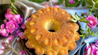 مواد لازم و آموزش کیک گل محمدی خانگی (مرحله به مرحله)