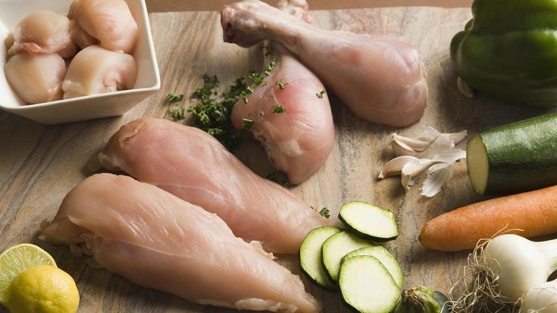 چگونه بوی بد مرغ را در غذا از بین ببریم (2 نکته مهم)
