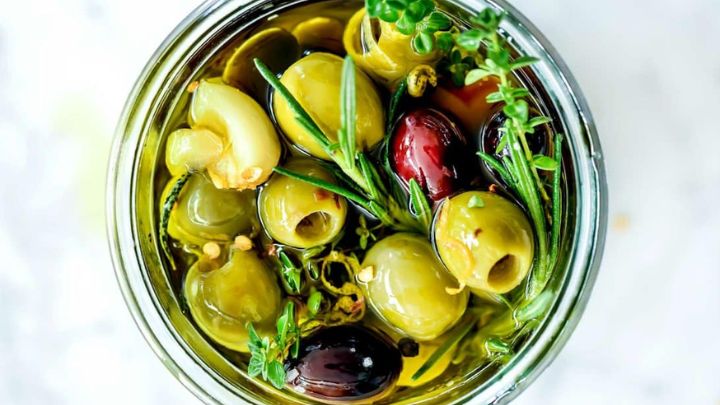 چگونه زیتون شور را به بهترین شکل نگهداری کنیم؟ ۵ روش کاربردی چگونه زیتون شور را به بهترین شکل نگهداری کنیم؟ ۵ روش کاربردی