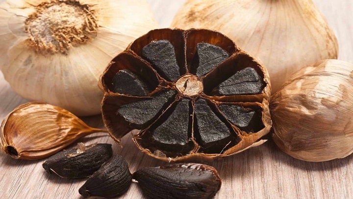 ۱۲ خواص و مضرات سیر سیاه