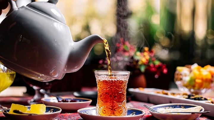 ۲ روش صحیح تهیه چای با گلاب