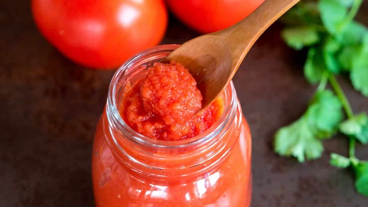 ۳ راهکار اساسی برای از بین بردن ترشی رب گوجه فرنگی