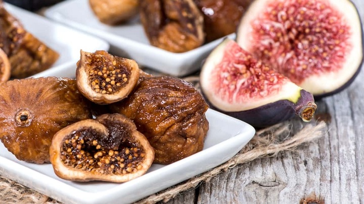 ۴ روش کاربردی برای خشک کردن انجیر بدون سیاه شدن