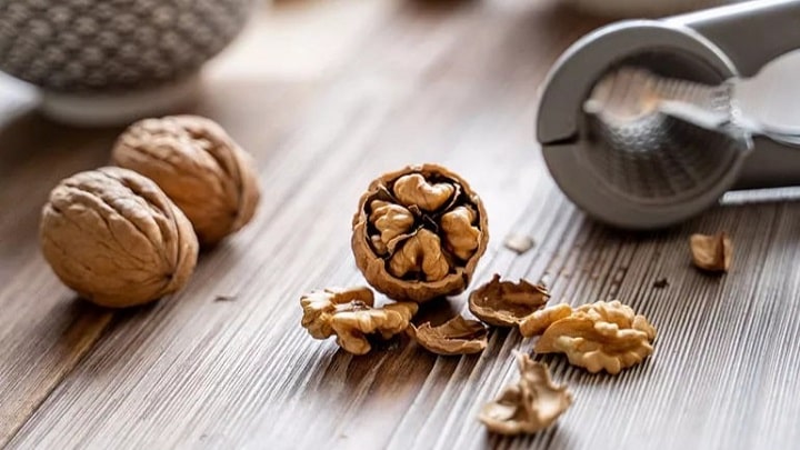 ۸ خواص شگفت انگیز دمنوش پوست چوبی گردو + رسپی