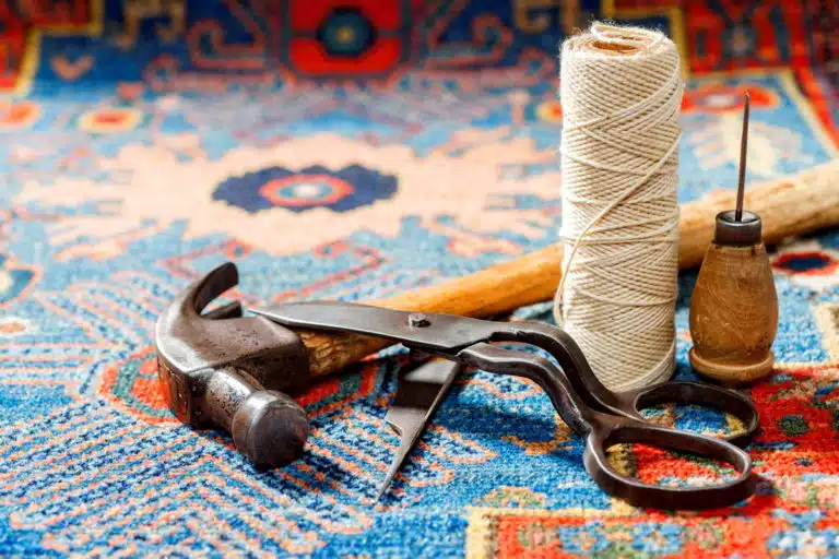 بهترین چسب برای روفوگری پارگی فرش + روش های استفاده