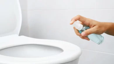 از بین بردن جای لکه ی انواع چسب از روی لباس و پارچه (2 ترفند عالی)