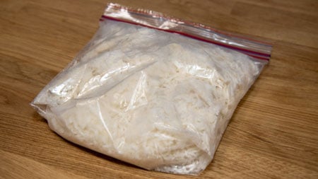 چگونه از برنج پخته شده در فریزر نگهداری کنیم؟ (2 نکته مهم)