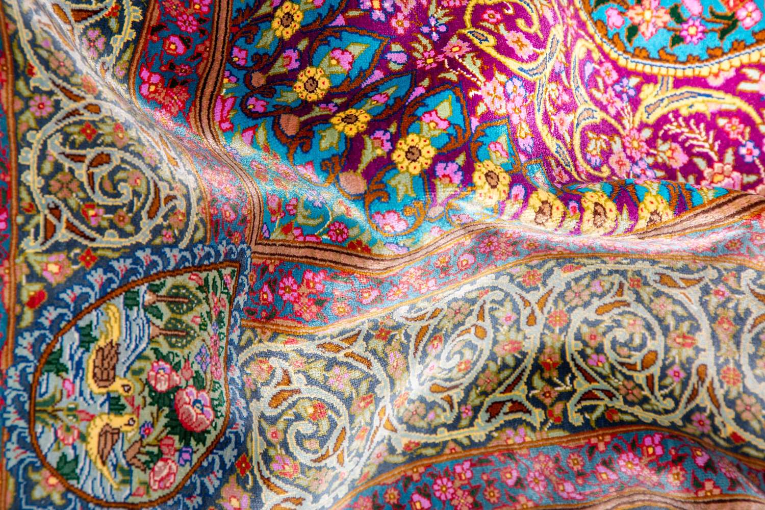 بهترین فرش های ابریشمی ماشینی و دستباف انواع + ویژگی ها