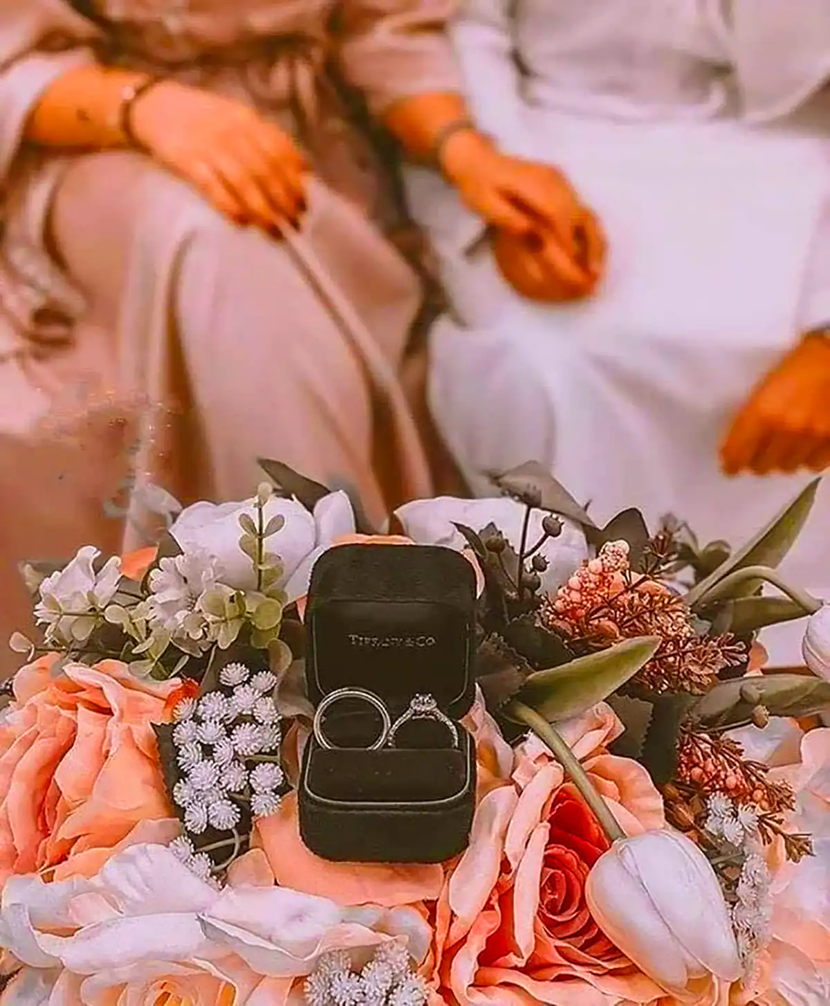 ایده عکاسی حلقه ازدواج (جدیدترین مدل های ترند امسال ۱۴۰۴ - ۲۰۲۵) ایده عکاسی حلقه ازدواج