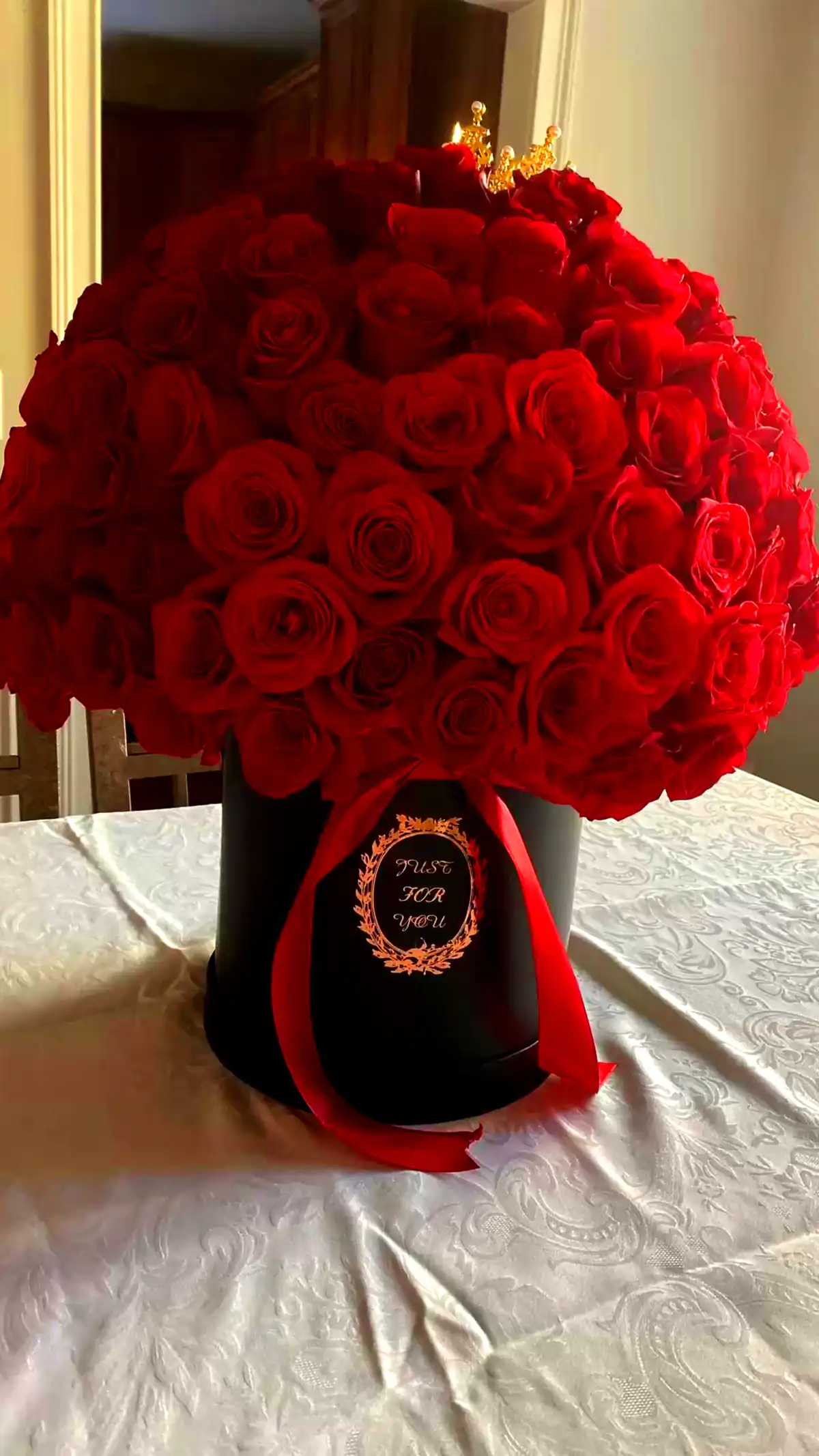 گل رز به عنوان هدیه روز زن