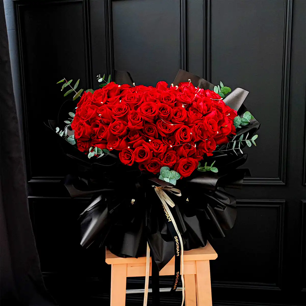 گل رز به عنوان هدیه روز زن
