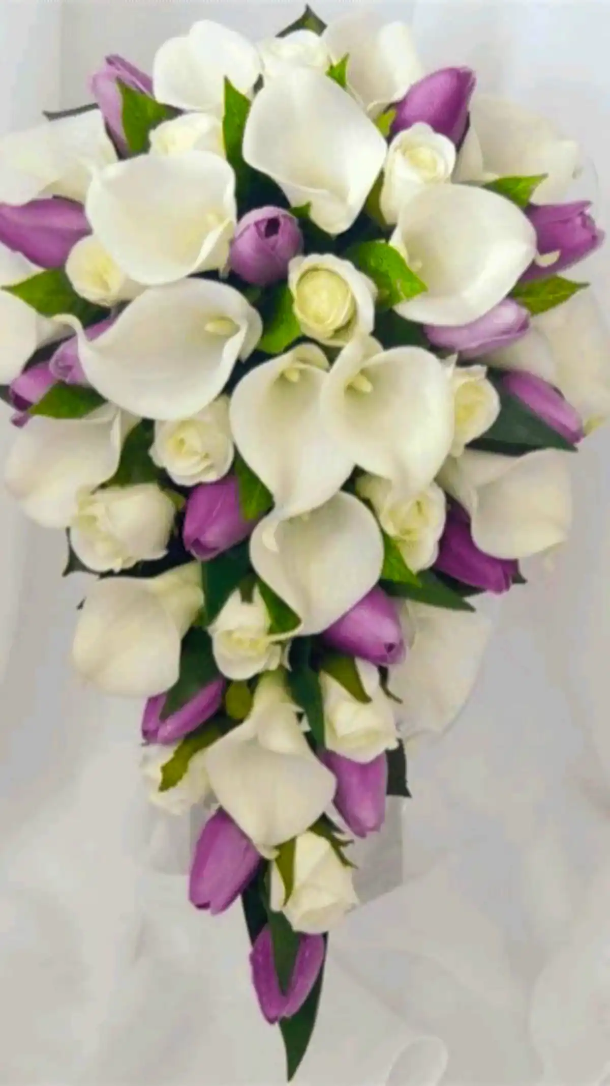 دسته گل سفید بنفش عروس