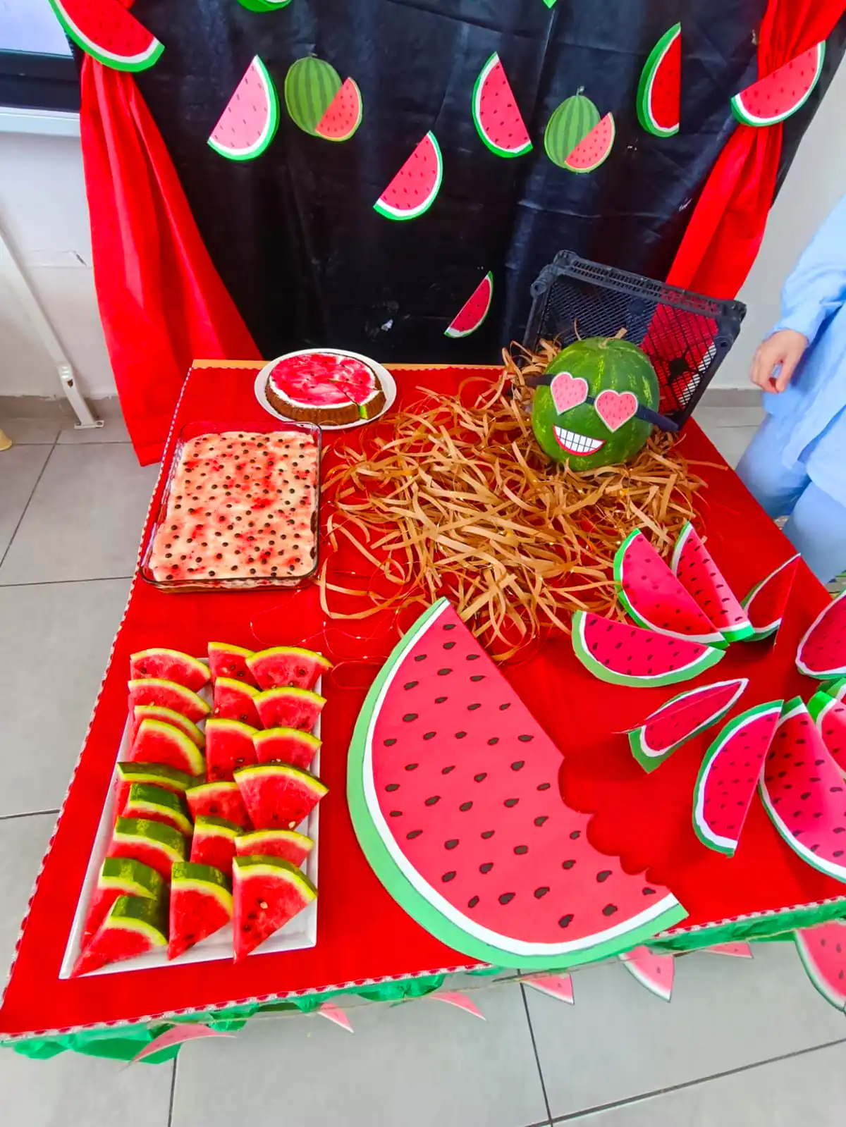 دکور ساده یلدایی مدرسه