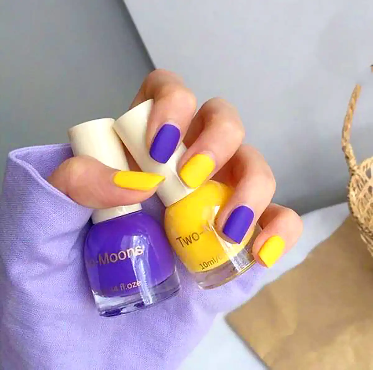 طرح ناخن دو رنگ مینیمال