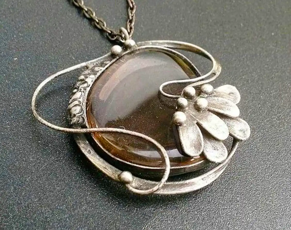 گردنبند سنگی نقره (جدیدترین مدل های ترند امسال ۱۴۰۴ - ۲۰۲۵) گردنبند سنگی نقره