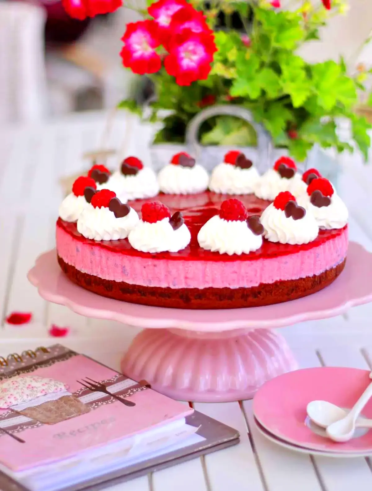 کیک تولد خوشرنگ میوه ای
