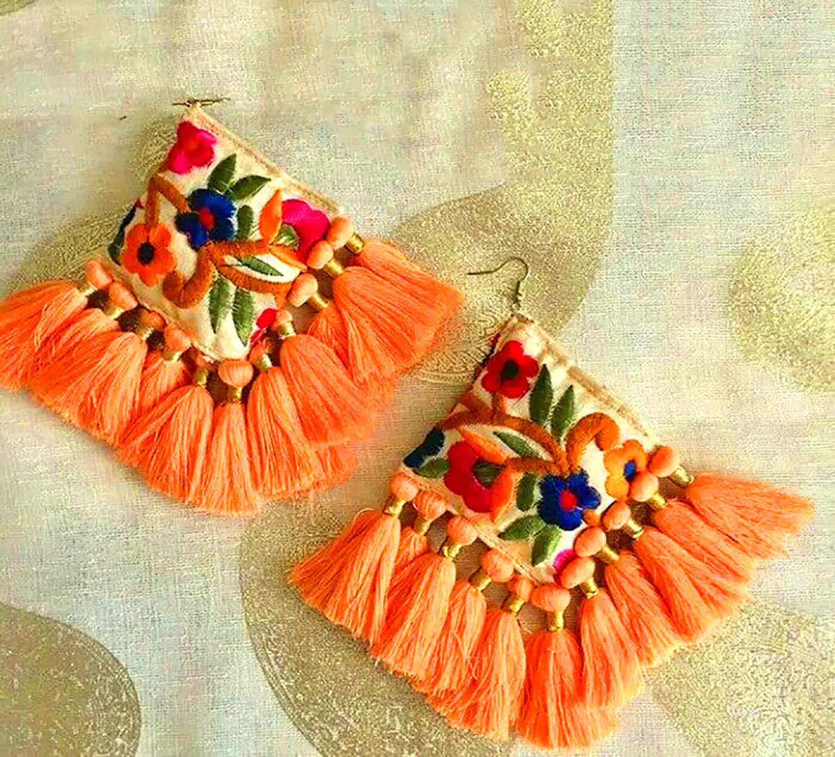 گوشواره دستساز ژورنالی