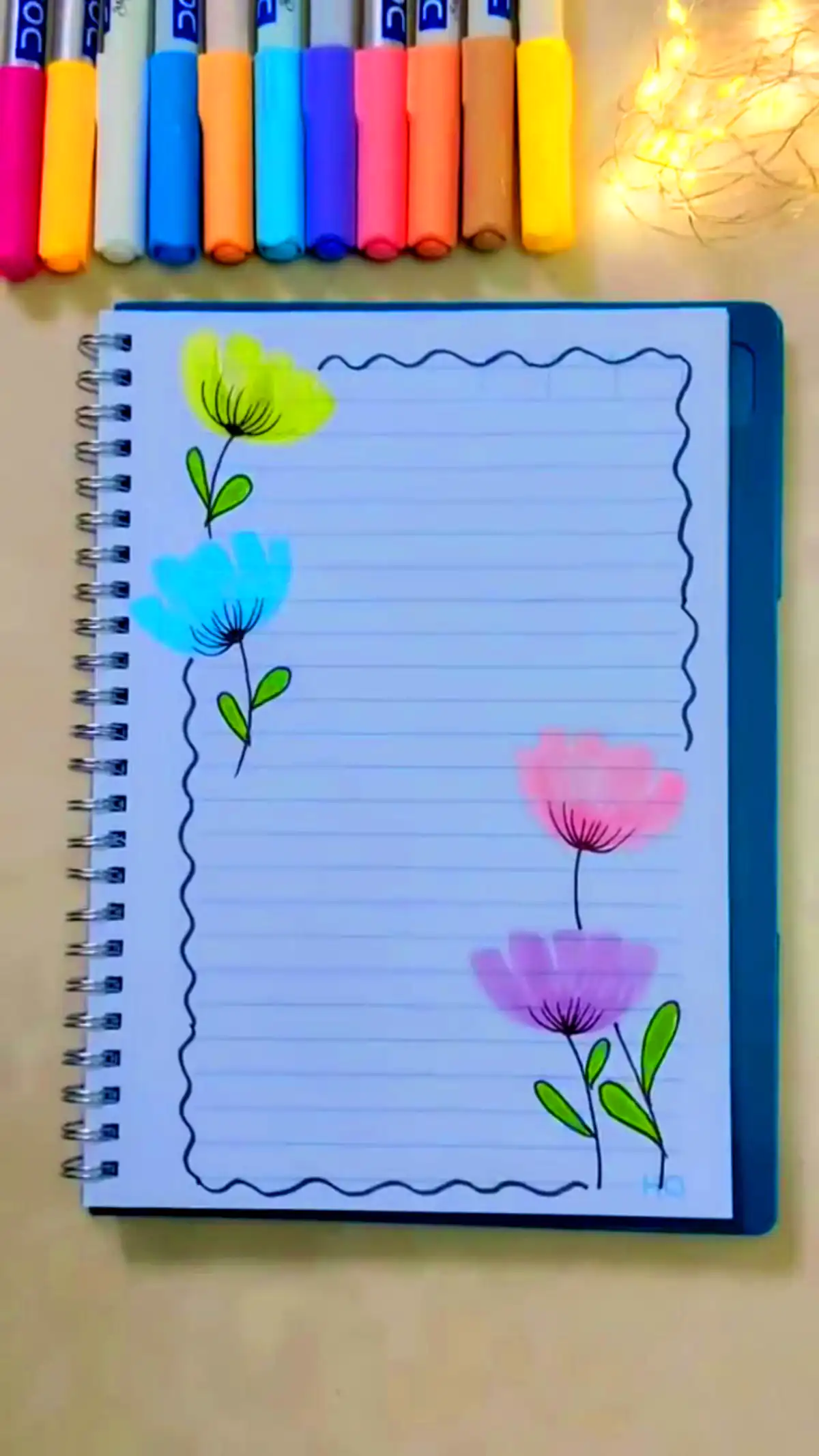 حاشیه ساده و رنگی دفتر
