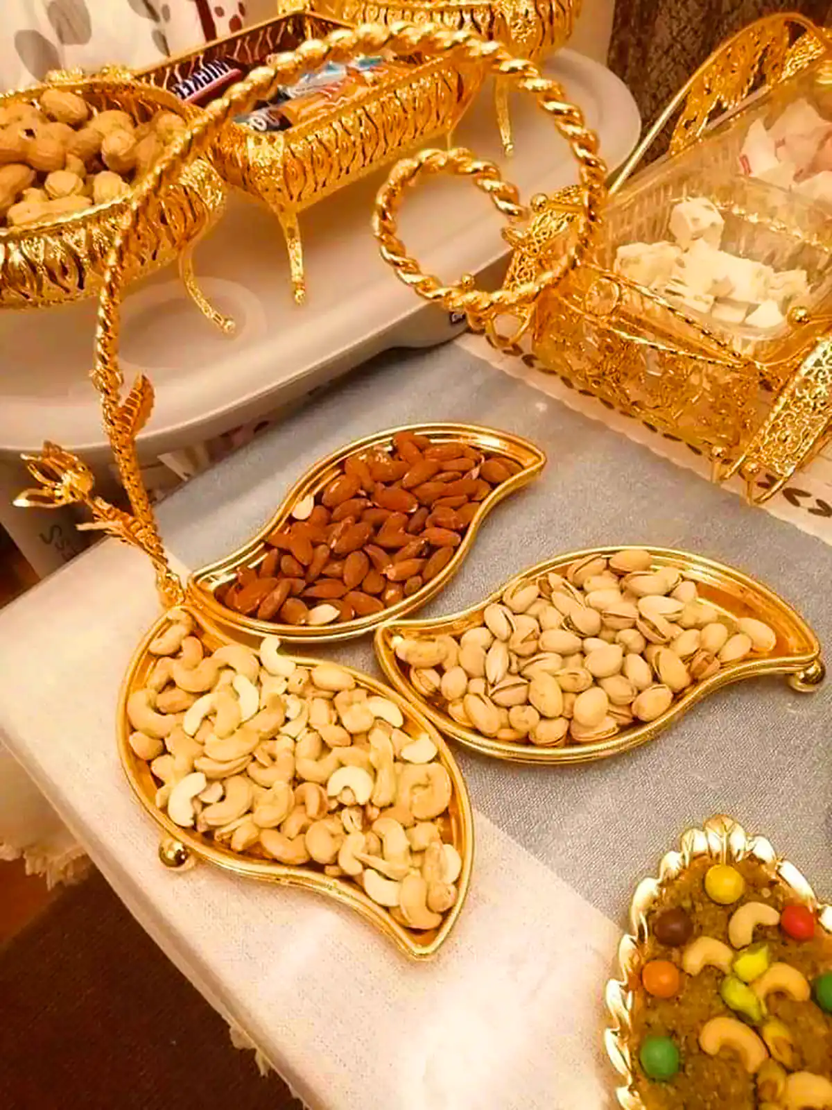 آجیل خوری مدرن