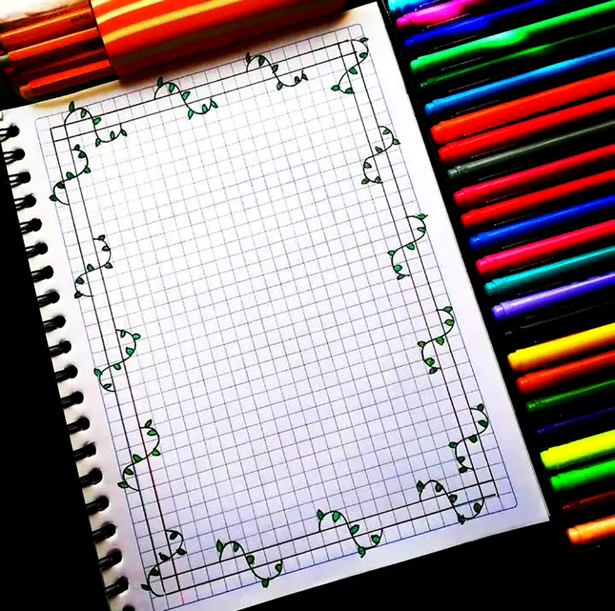 حاشیه دفتر ساده مینیمال