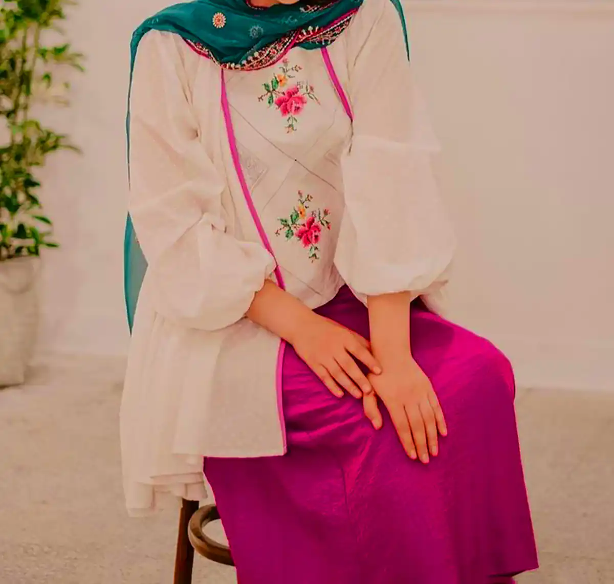 مدل خاص مانتو زنانه (جدیدترین مدل های ترند امسال ۱۴۰۴ - ۲۰۲۵) مدل خاص مانتو زنانه