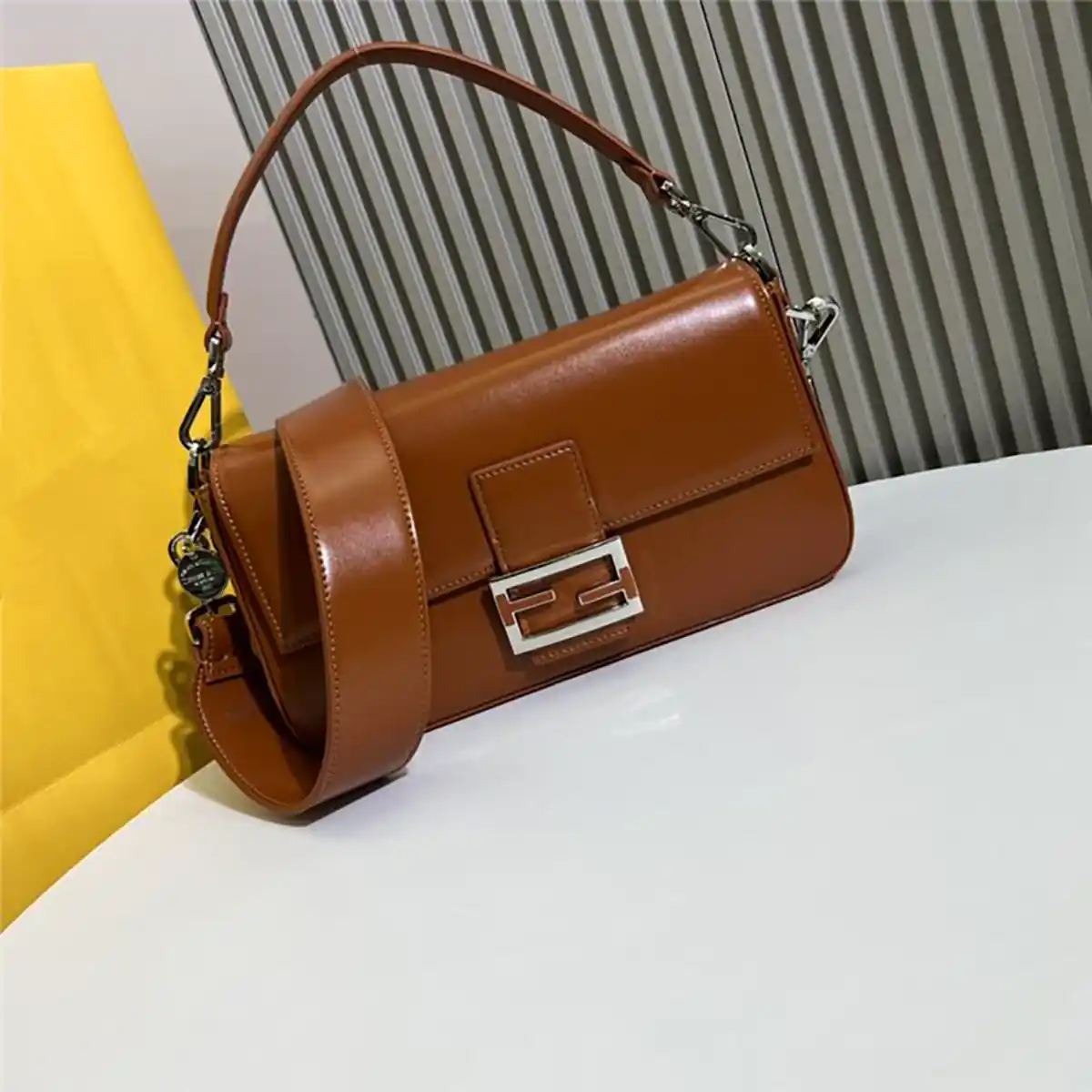 کیف چرمی قهوه ای کاربردی