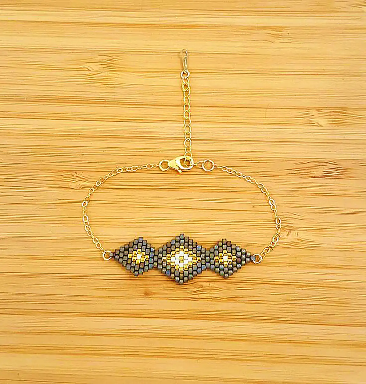 دستبند ژاپنی مهرهای (جدیدترین مدل های ترند امسال ۱۴۰۴ - ۲۰۲۵) دستبند ژاپنی مهره ای
