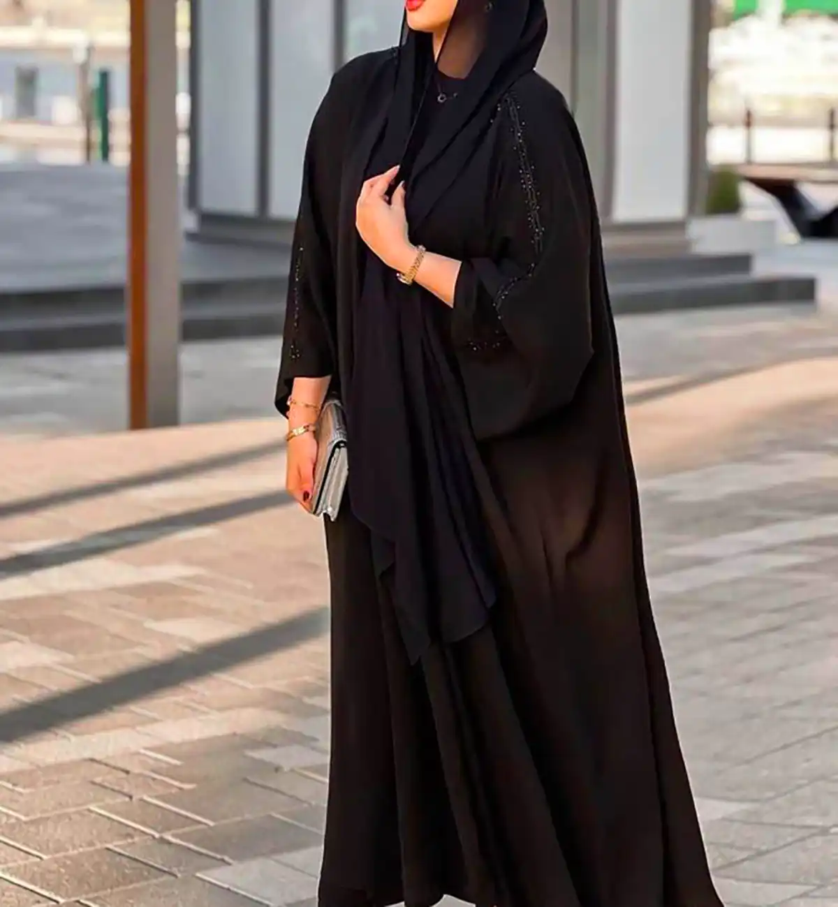 مدل شیک و امروزی مانتو مشکی (جدیدترین مدل های ترند امسال ۱۴۰۴ - ۲۰۲۵) مدل شیک و امروزی مانتو مشکی