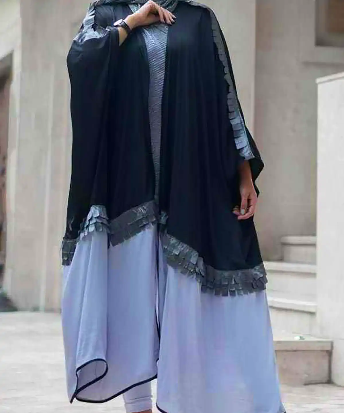 مدل شیک و امروزی مانتو مشکی (جدیدترین مدل های ترند امسال ۱۴۰۴ - ۲۰۲۵) مدل شیک و امروزی مانتو مشکی