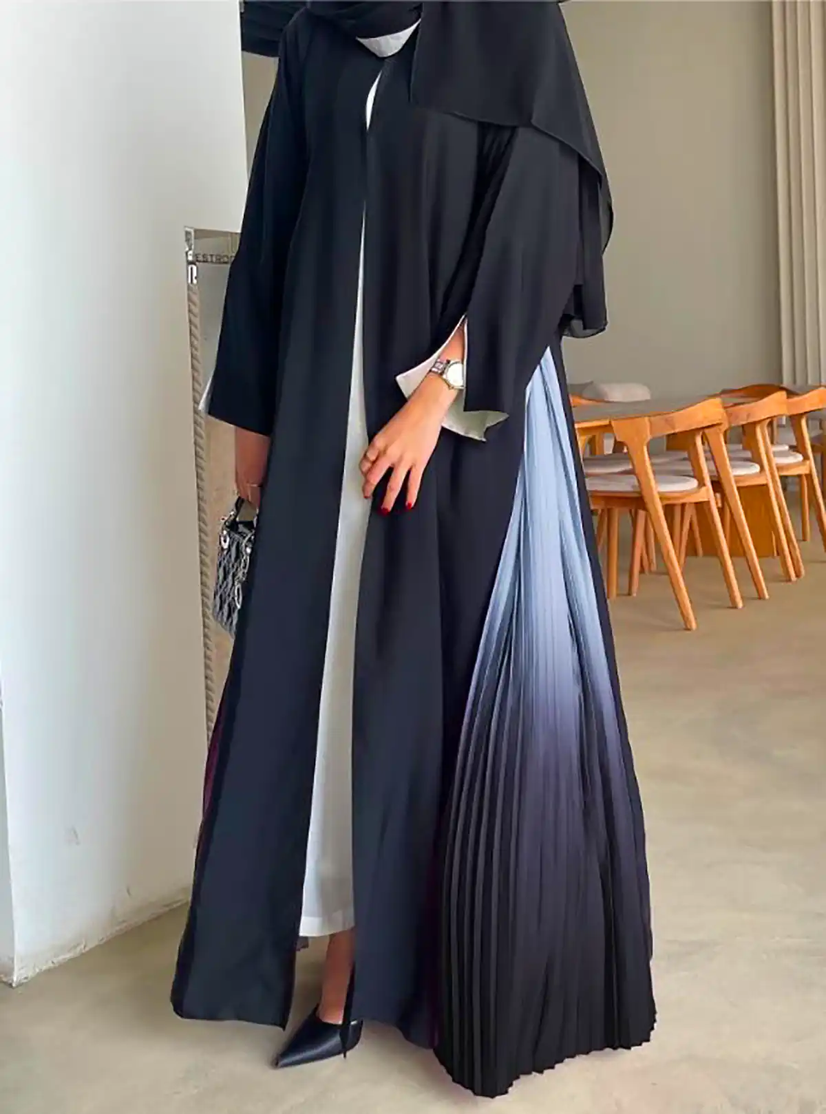 مدل شیک و امروزی مانتو مشکی (جدیدترین مدل های ترند امسال ۱۴۰۴ - ۲۰۲۵) مدل شیک و امروزی مانتو مشکی