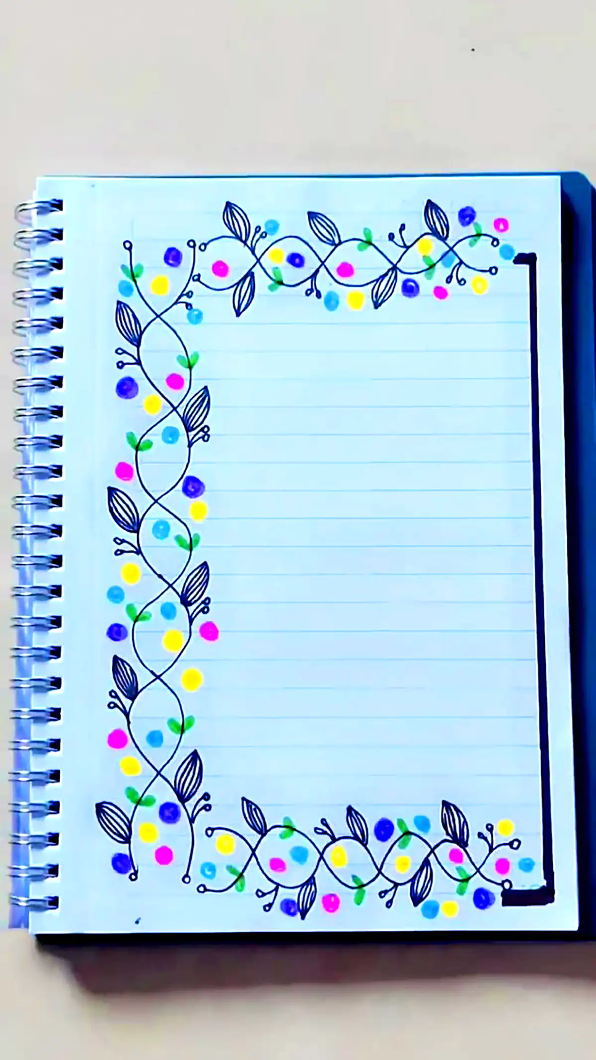 نقاشی ساده دور دفتر