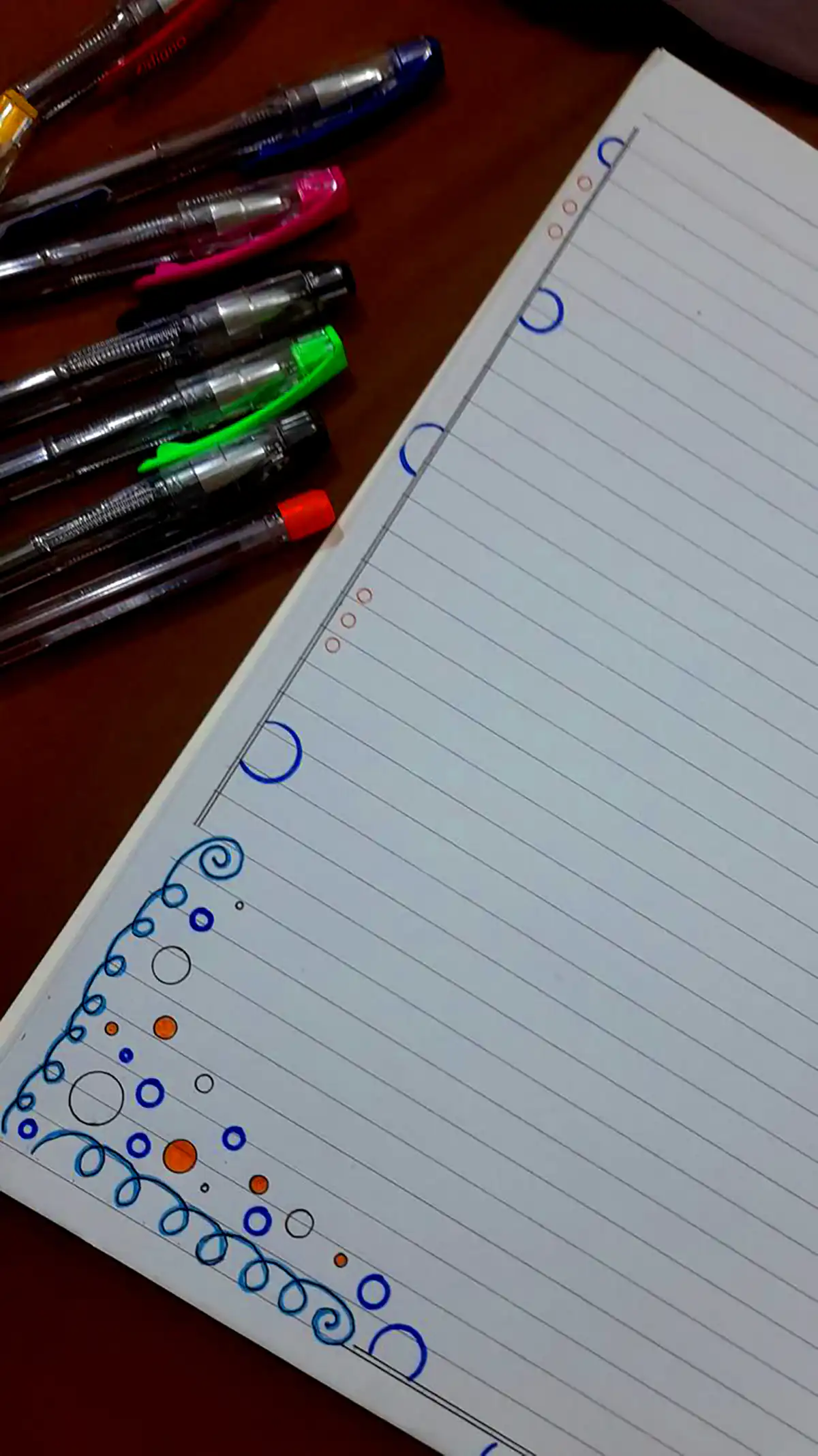 نقاشی ساده دور دفتر