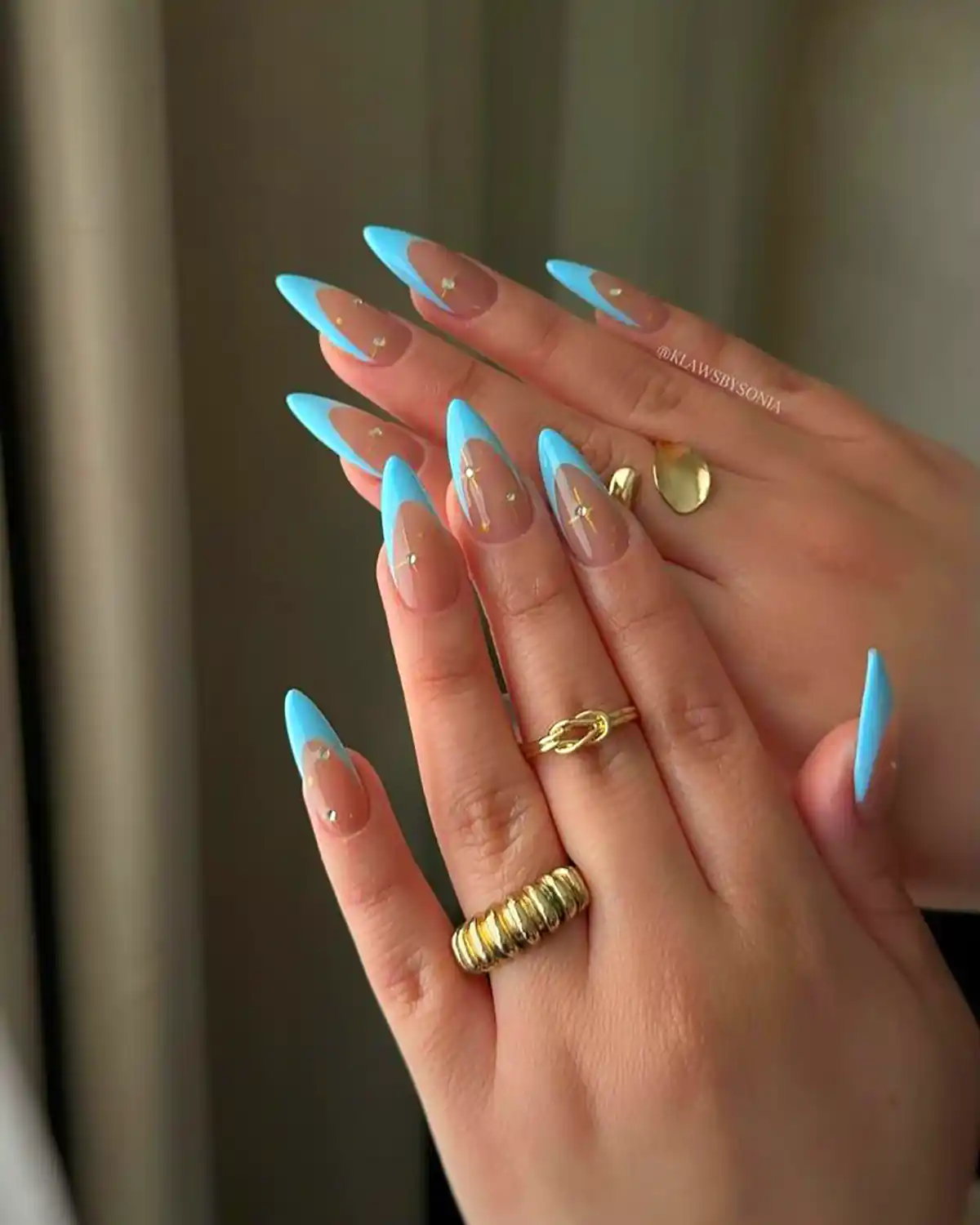 طراحی ناخن مرمری شیک آبی 