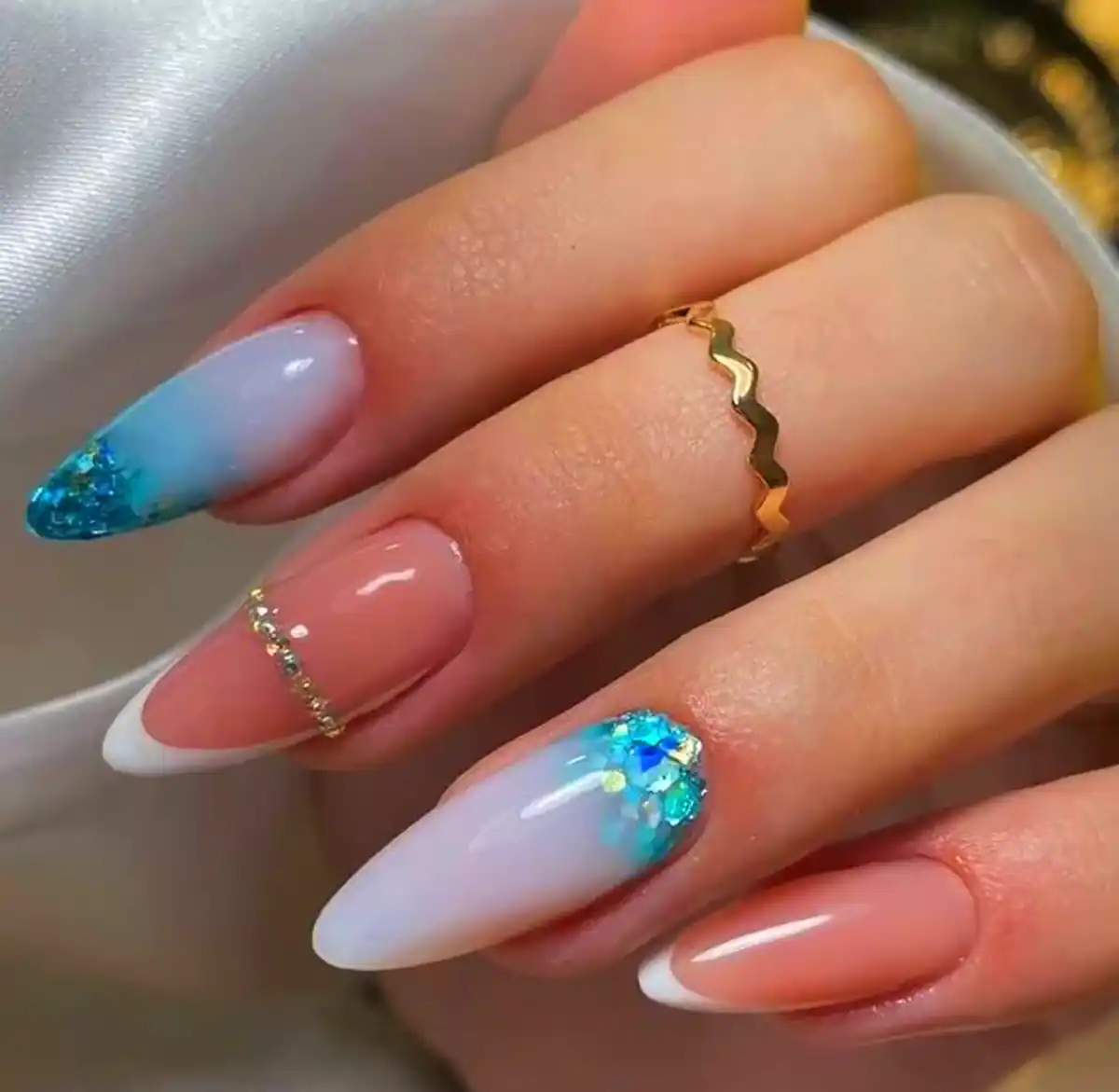 طراحی ناخن مرمری شیک آبی 