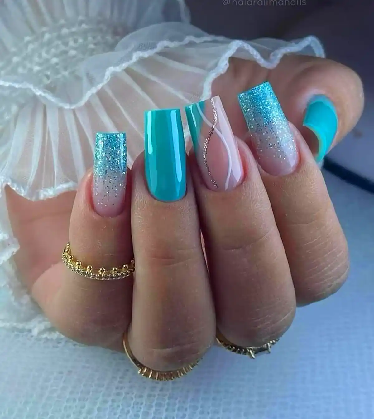 طراحی ناخن مرمری شیک آبی 