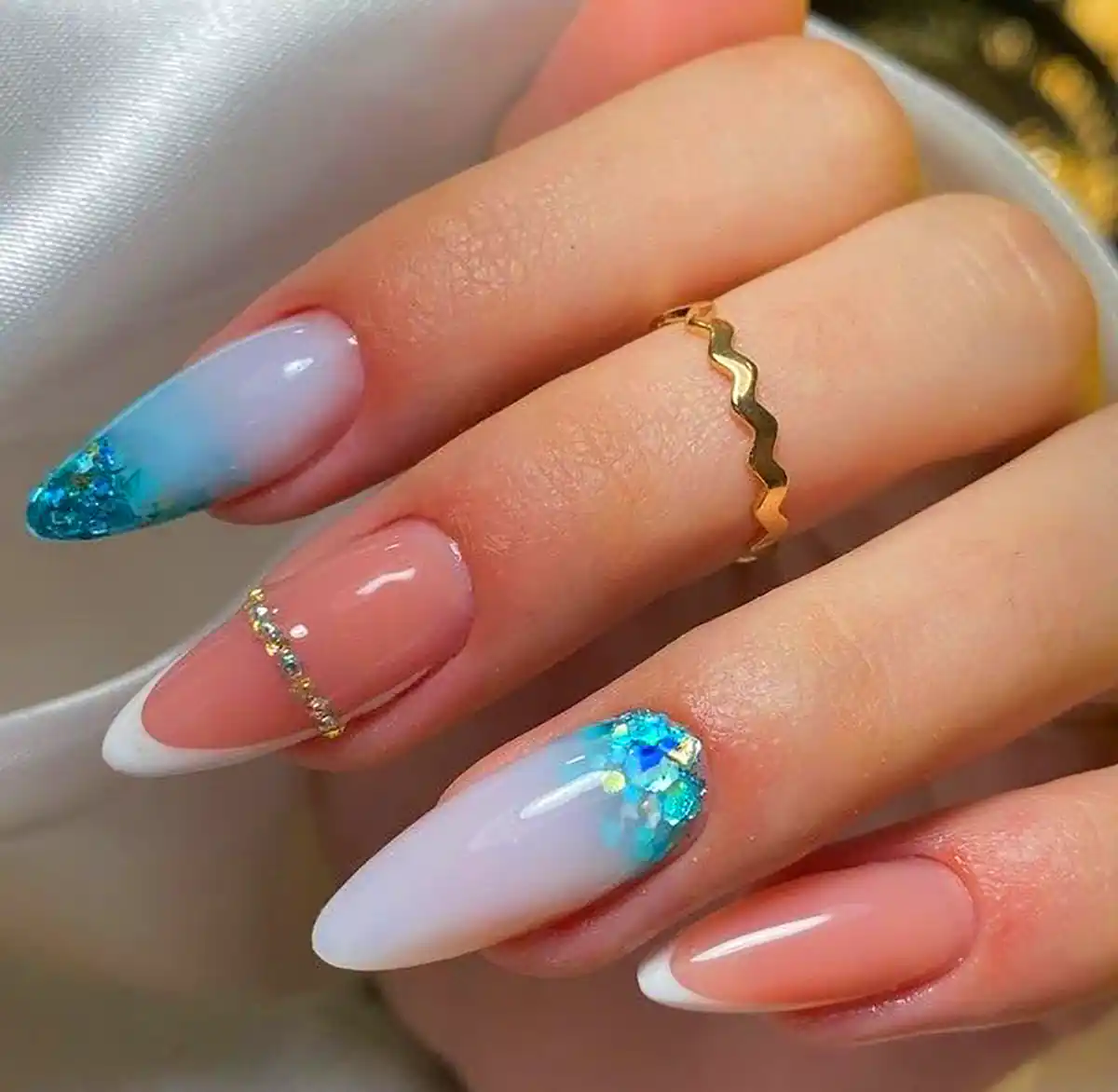 طراحی ناخن مرمری شیک آبی 