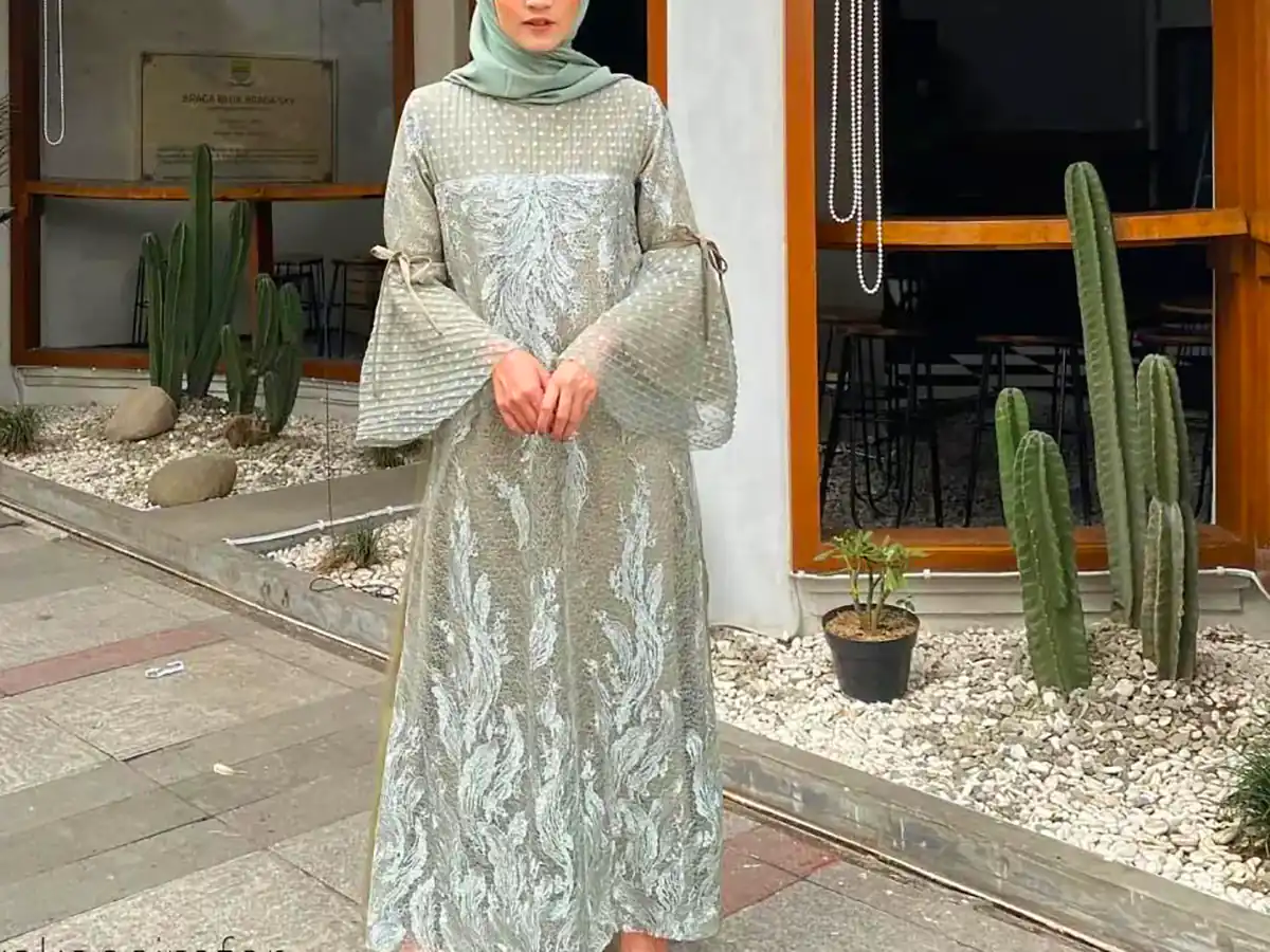 مانتو سفید پرچین (جدیدترین مدل های ترند امسال ۱۴۰۴ - ۲۰۲۵) مانتو سفید پرچین