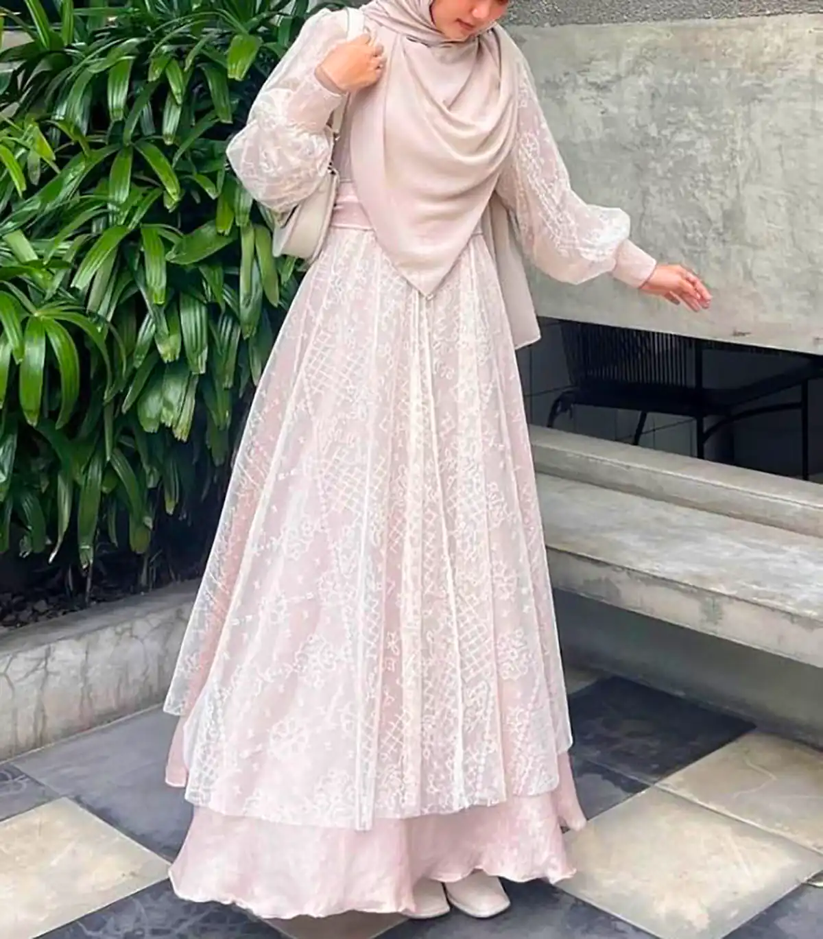 مانتو سفید پرچین (جدیدترین مدل های ترند امسال ۱۴۰۴ - ۲۰۲۵) مانتو سفید پرچین
