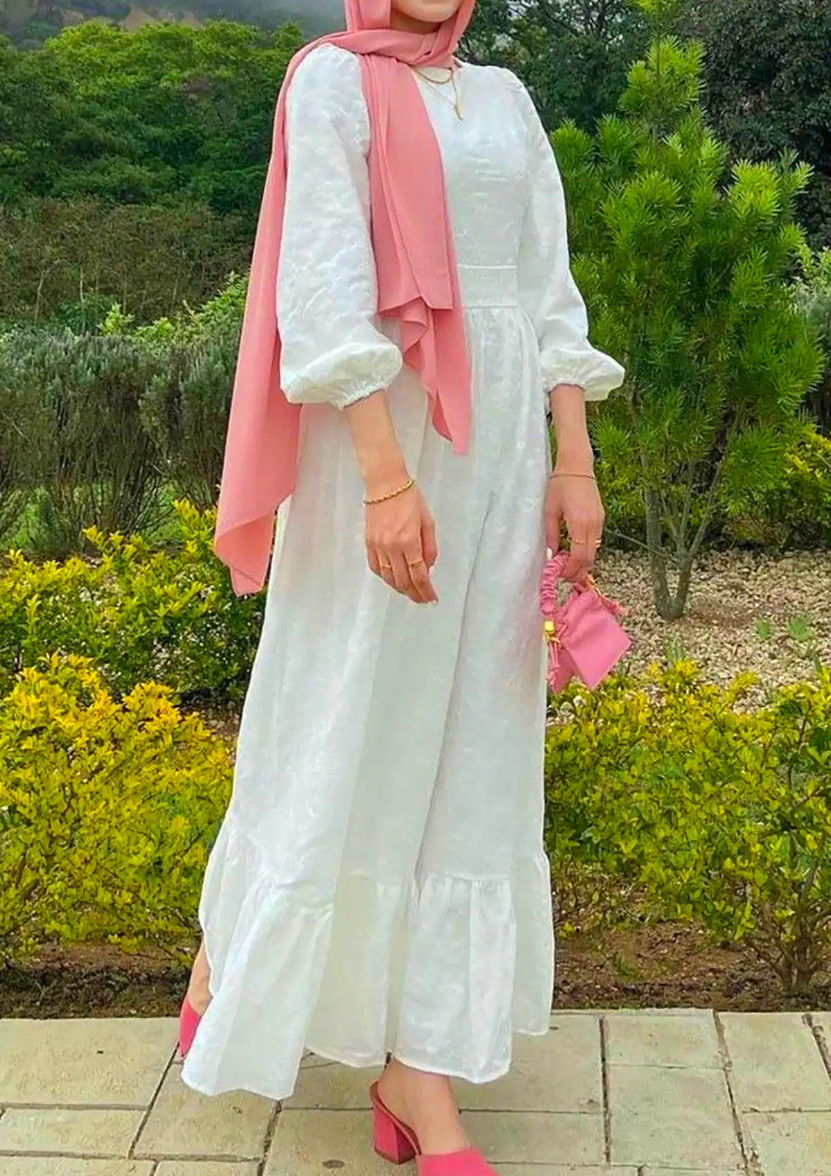مانتو سفید پرچین (جدیدترین مدل های ترند امسال ۱۴۰۴ - ۲۰۲۵) مانتو سفید پرچین