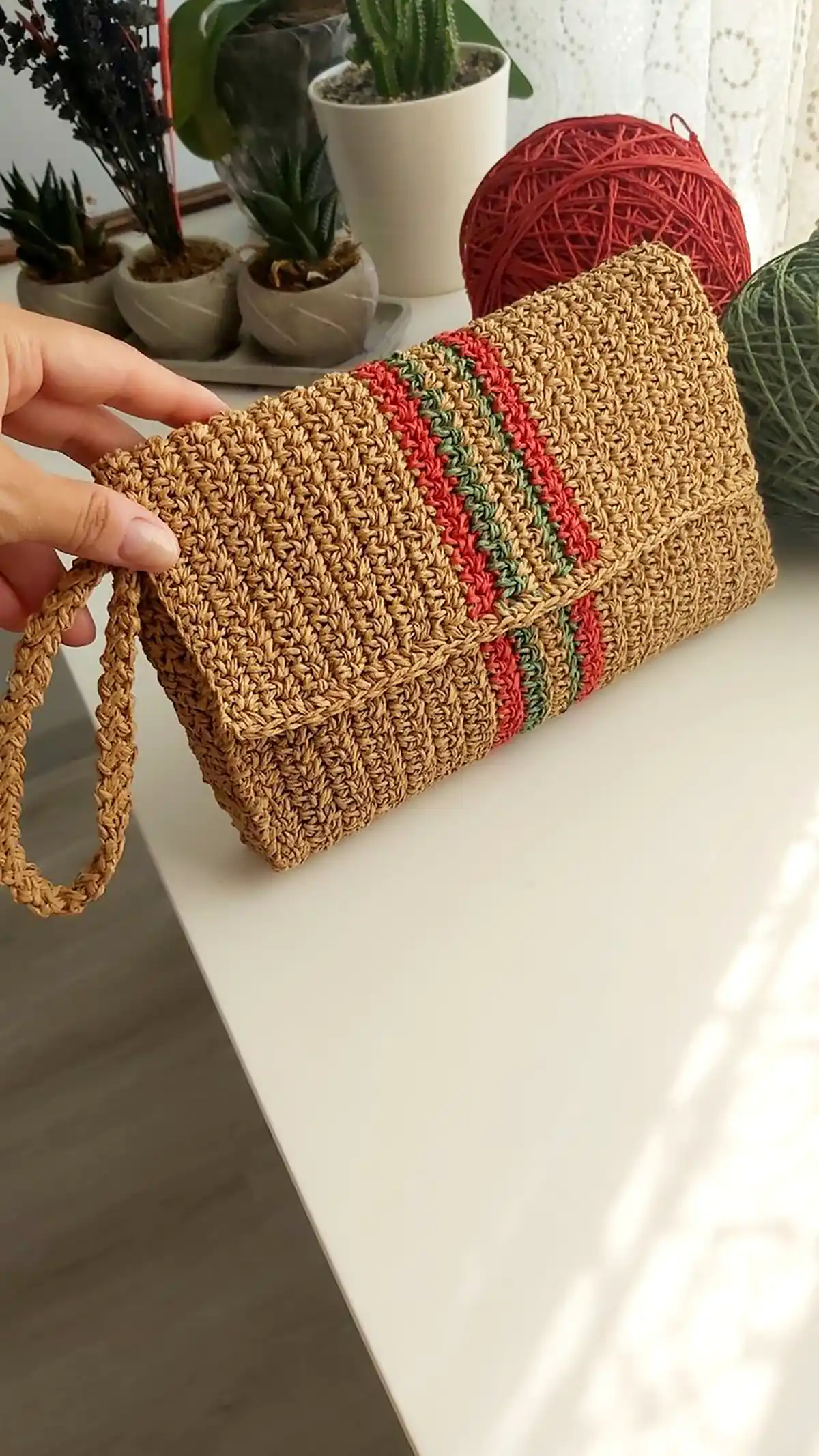 کیف قلاب بافی قهوه ای