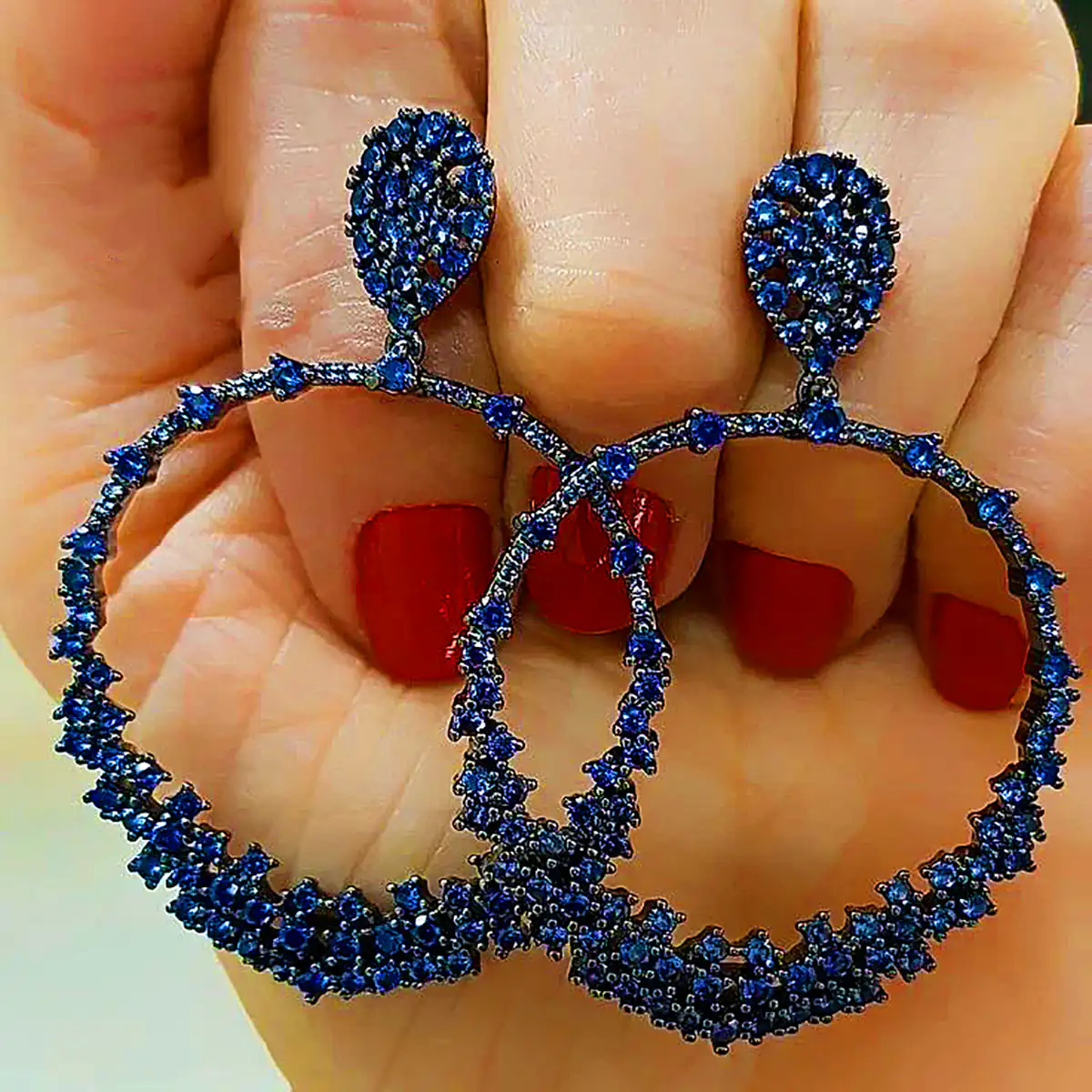 گوشواره حلقه‌ای مینیمال و شاینی