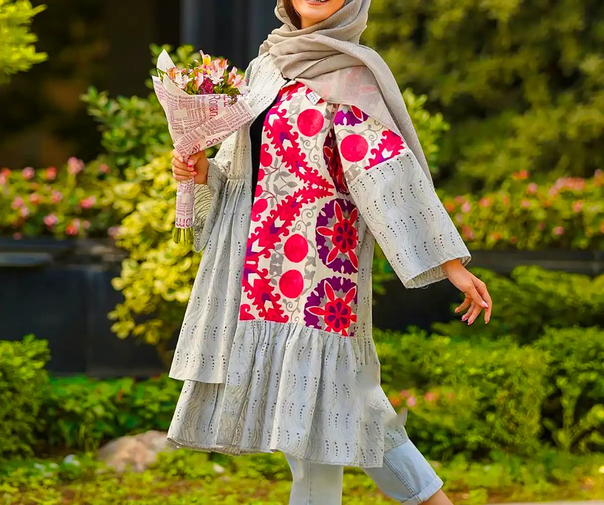 مانتو گلدار رنگی (جدیدترین مدل های ترند امسال ۱۴۰۴ - ۲۰۲۵) مانتو گلدار رنگی