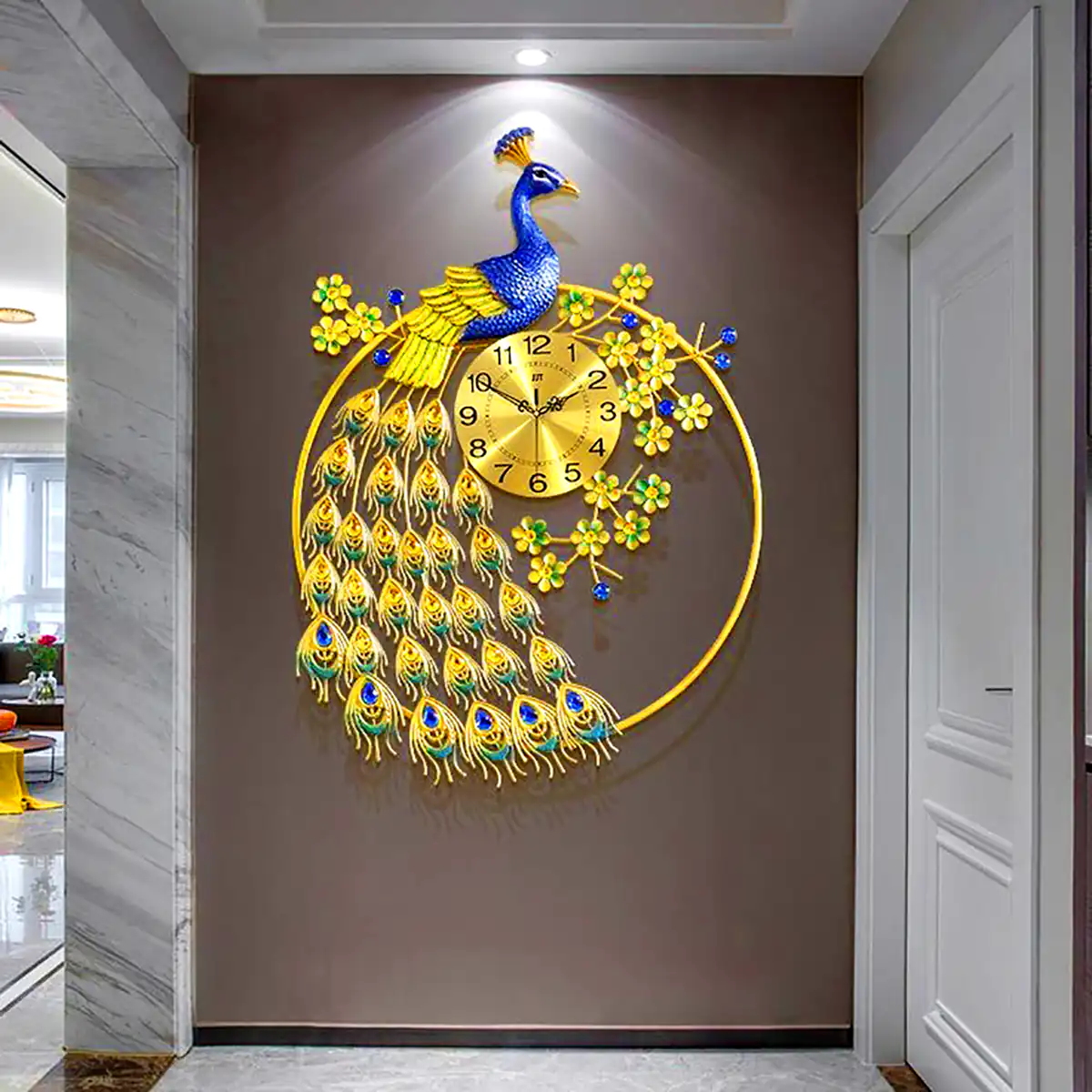 ساعت شیک طرح طاووس