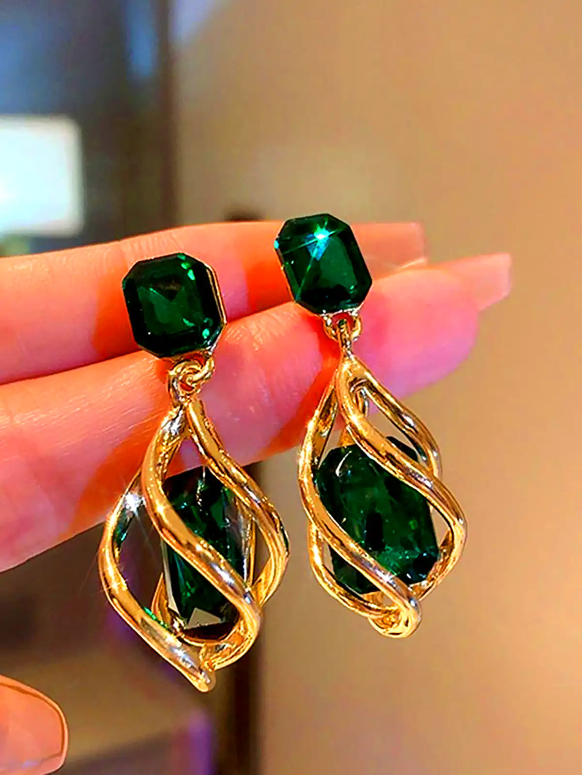 گوشواره زمردی لاکچری