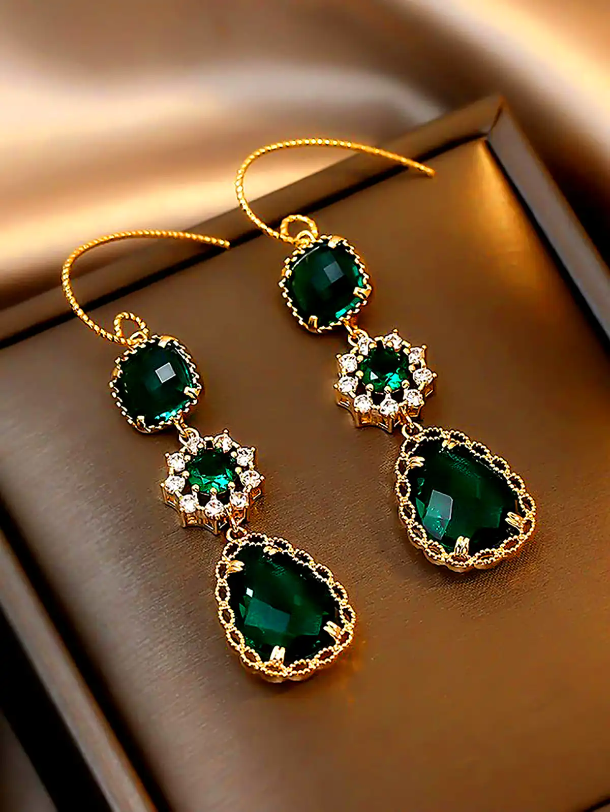 گوشواره زمردی لاکچری