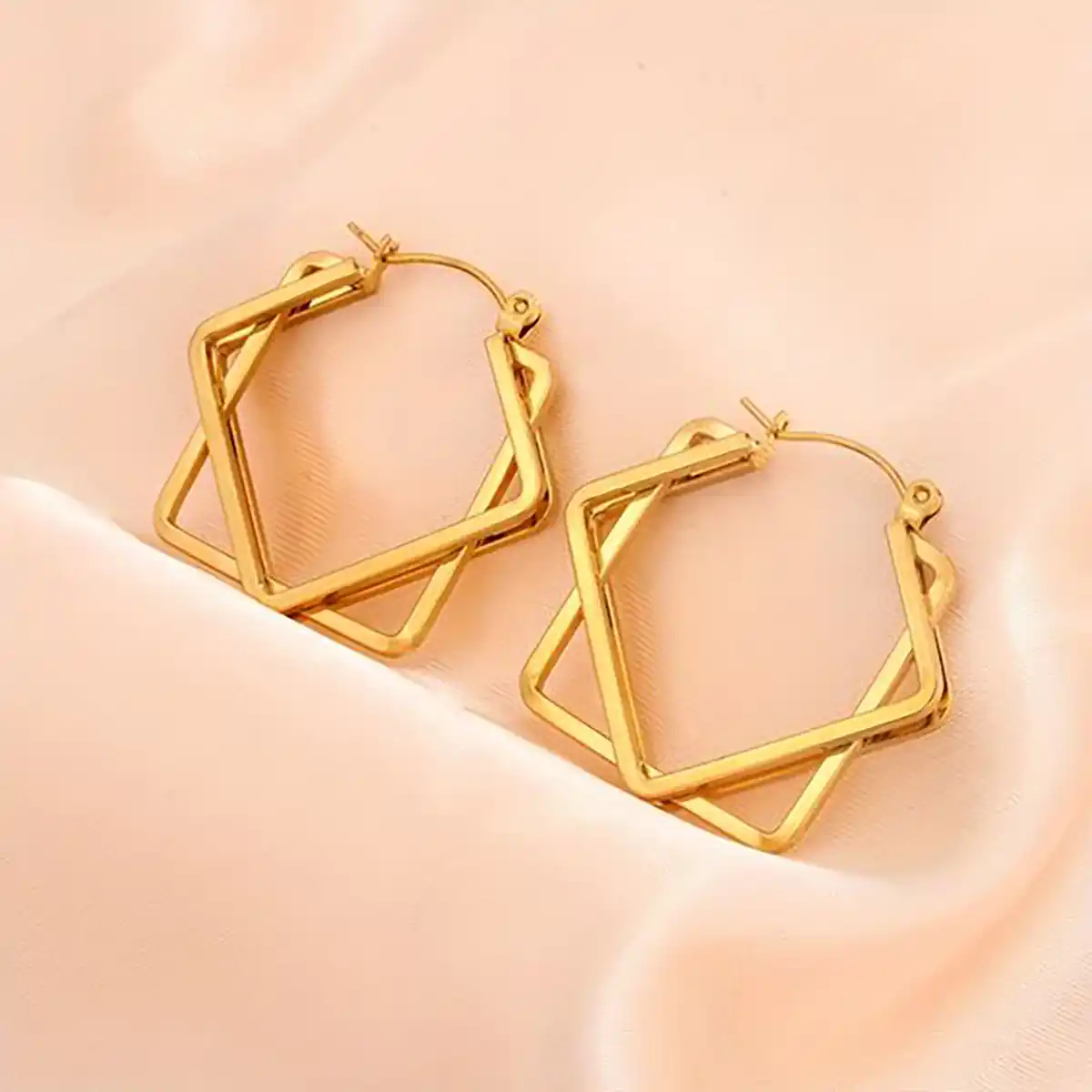 گوشواره حلقه‌ای هندسی ساده